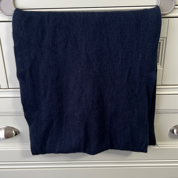 Scarf - Picture 1 of 4